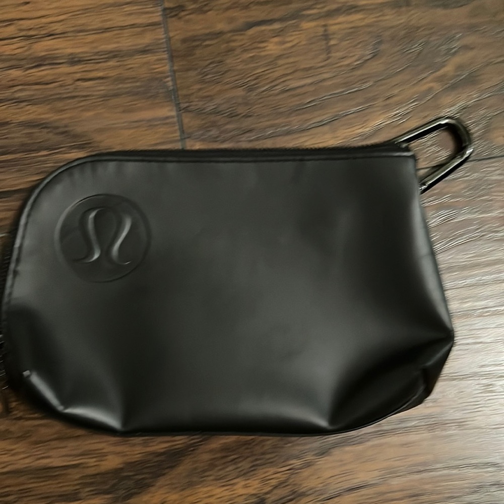 Lululemon pouch with carabiner